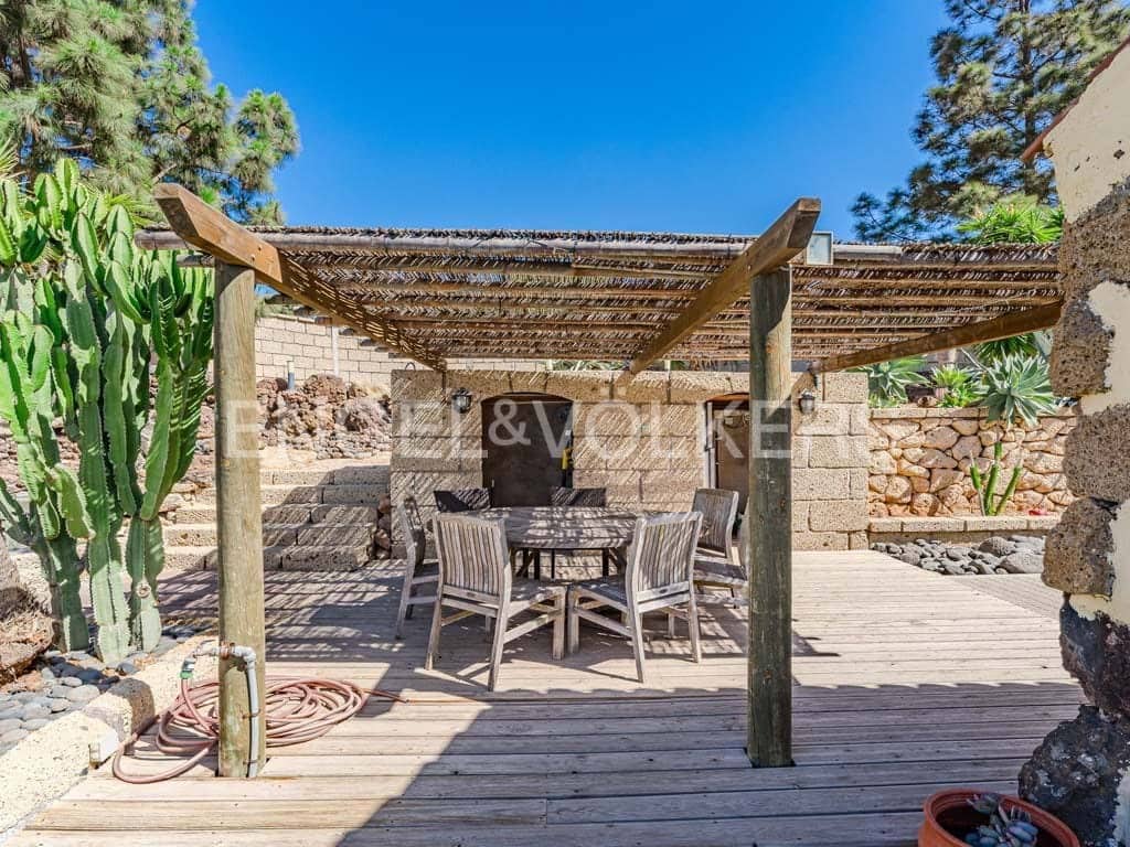 4 soveværelse Villa til salg i Arona med swimmingpool - € 800.000 (Ref: 8562361)