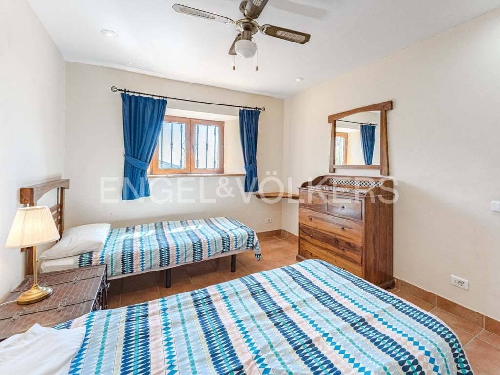 4 soveværelse Villa til salg i Arona med swimmingpool - € 800.000 (Ref: 8562361)