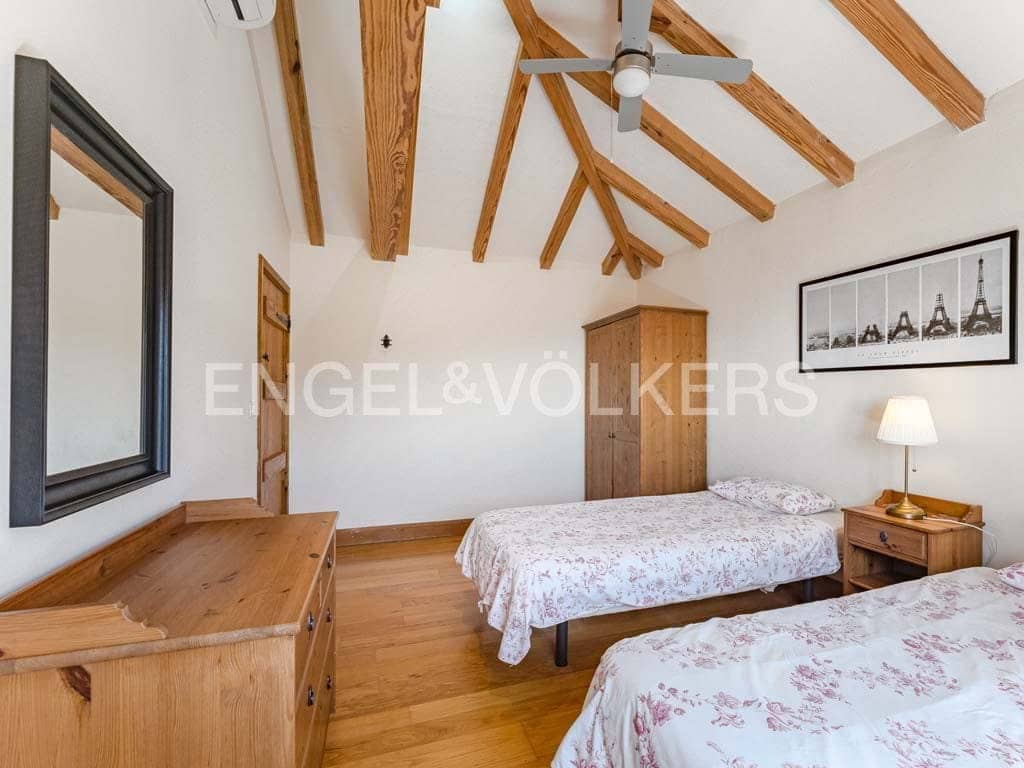 4 soveværelse Villa til salg i Arona med swimmingpool - € 800.000 (Ref: 8562361)