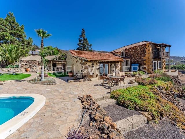 4 soveværelse Villa til salg i Arona med swimmingpool - € 800.000 (Ref: 8562361)