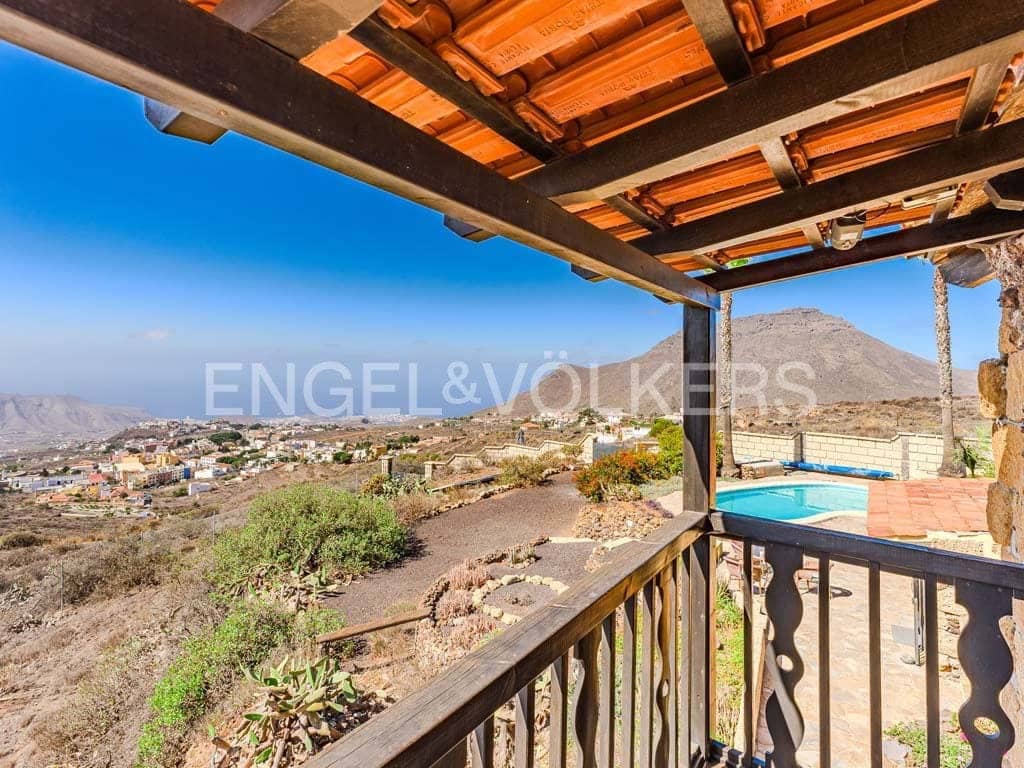 4 soveværelse Villa til salg i Arona med swimmingpool - € 800.000 (Ref: 8562361)