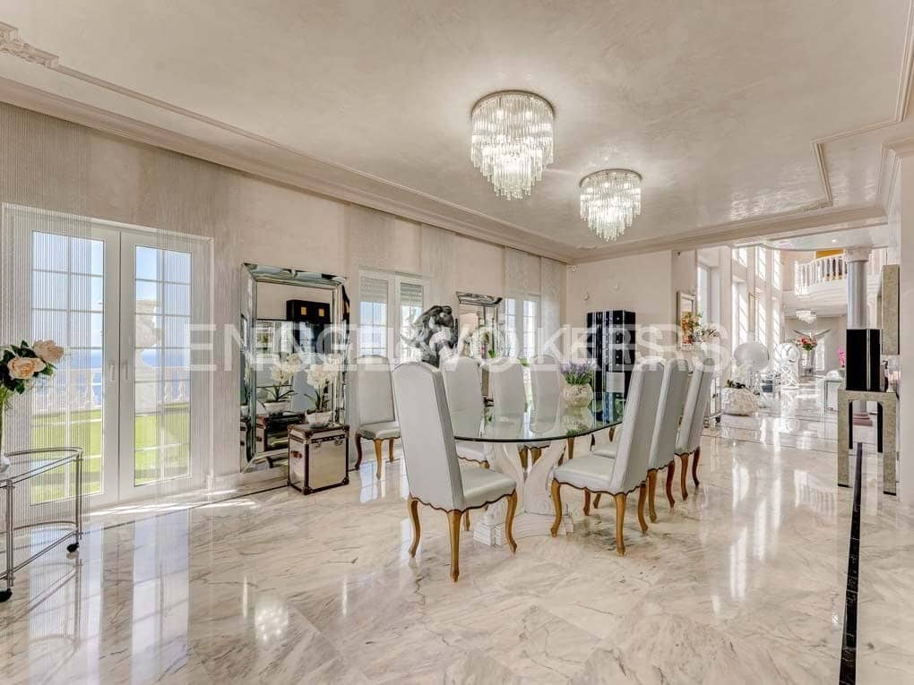 5 slaapkamer Villa te koop in San Eugenio met zwembad garage - € 7.500.000 (Ref: 8699280)