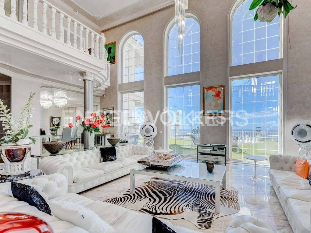 5 slaapkamer Villa te koop in San Eugenio met zwembad garage - € 7.500.000 (Ref: 8699280)