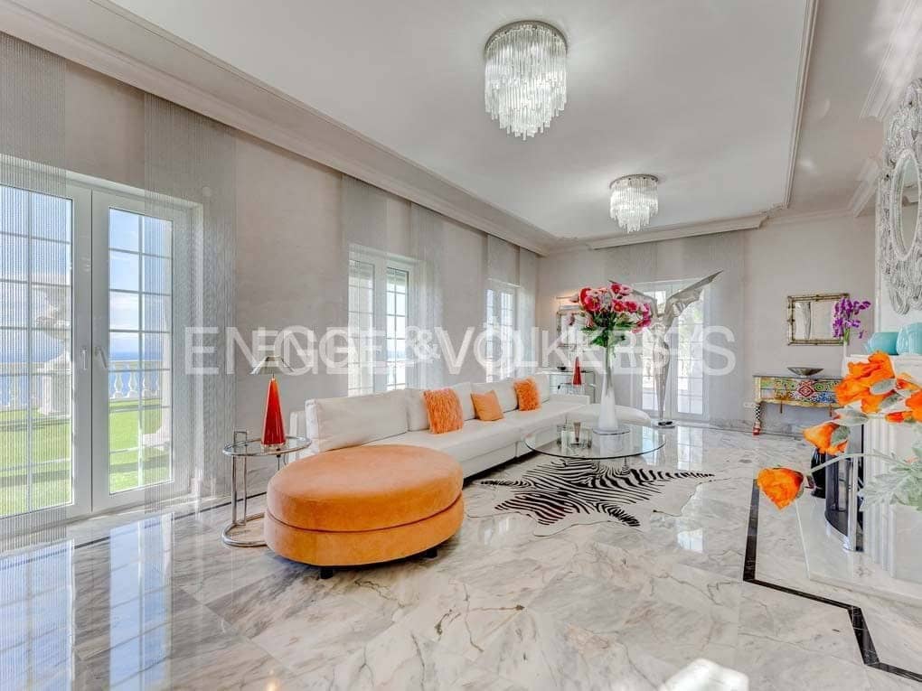 5 slaapkamer Villa te koop in San Eugenio met zwembad garage - € 7.500.000 (Ref: 8699280)
