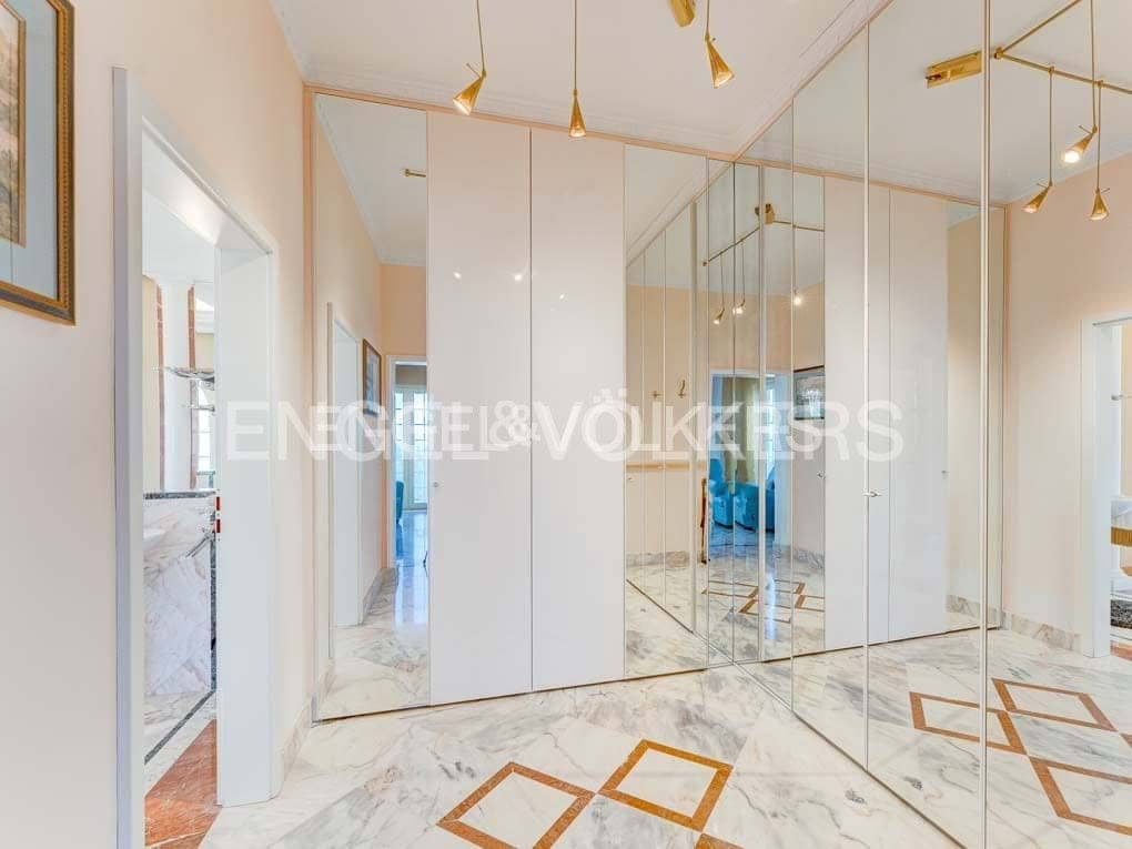 5 slaapkamer Villa te koop in San Eugenio met zwembad garage - € 7.500.000 (Ref: 8699280)