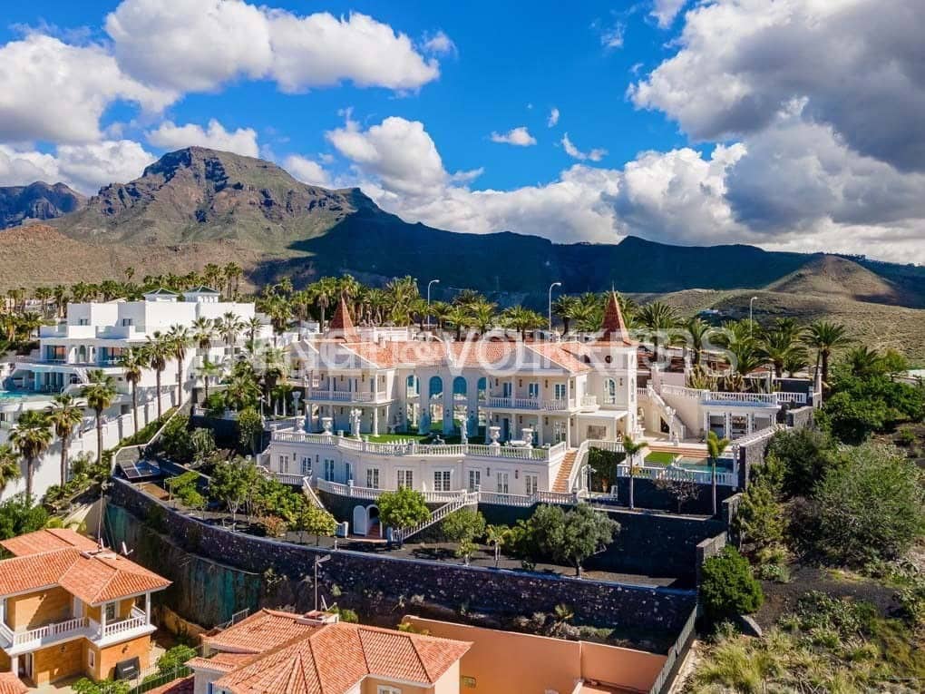 5 slaapkamer Villa te koop in San Eugenio met zwembad garage - € 7.500.000 (Ref: 8699280)