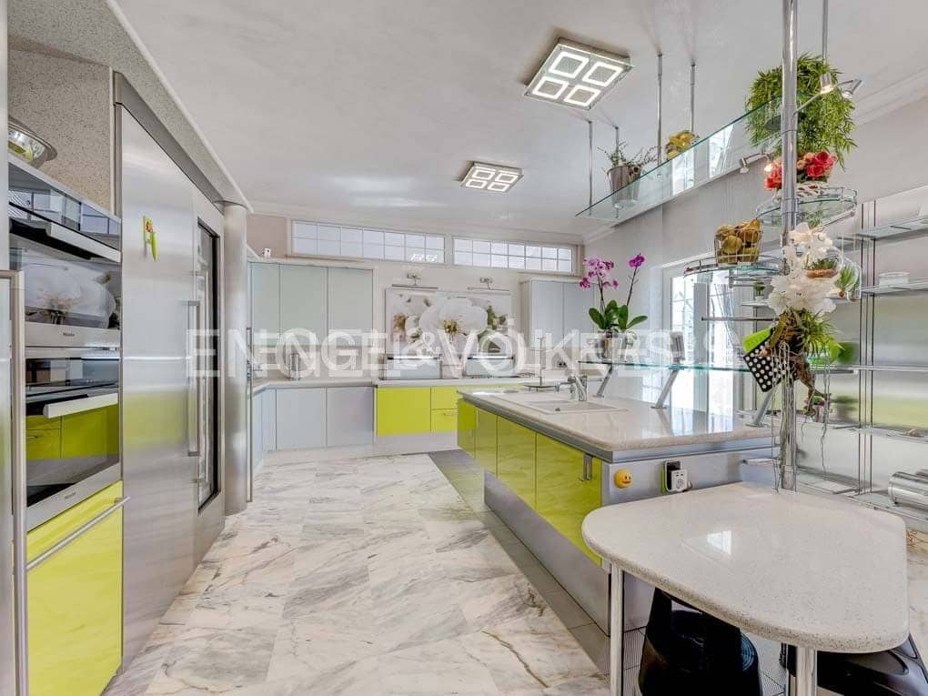 5 slaapkamer Villa te koop in San Eugenio met zwembad garage - € 7.500.000 (Ref: 8699280)