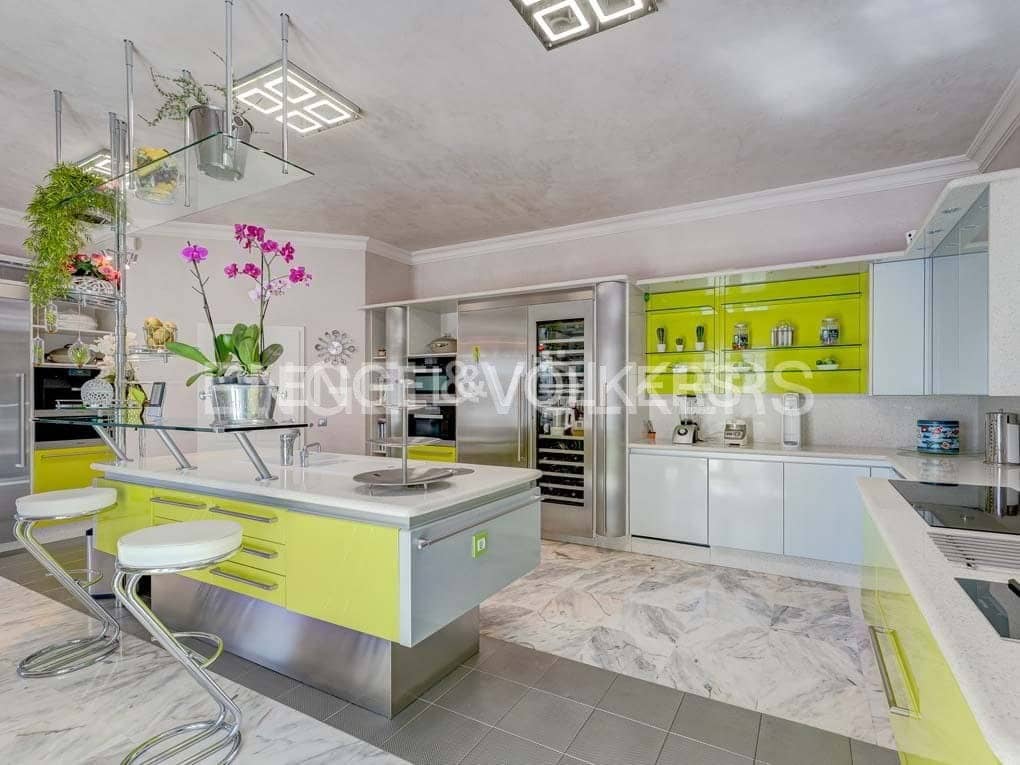 5 slaapkamer Villa te koop in San Eugenio met zwembad garage - € 7.500.000 (Ref: 8699280)