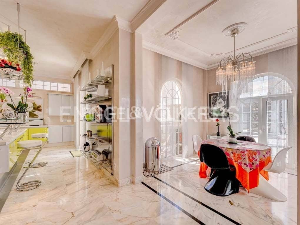 5 slaapkamer Villa te koop in San Eugenio met zwembad garage - € 7.500.000 (Ref: 8699280)