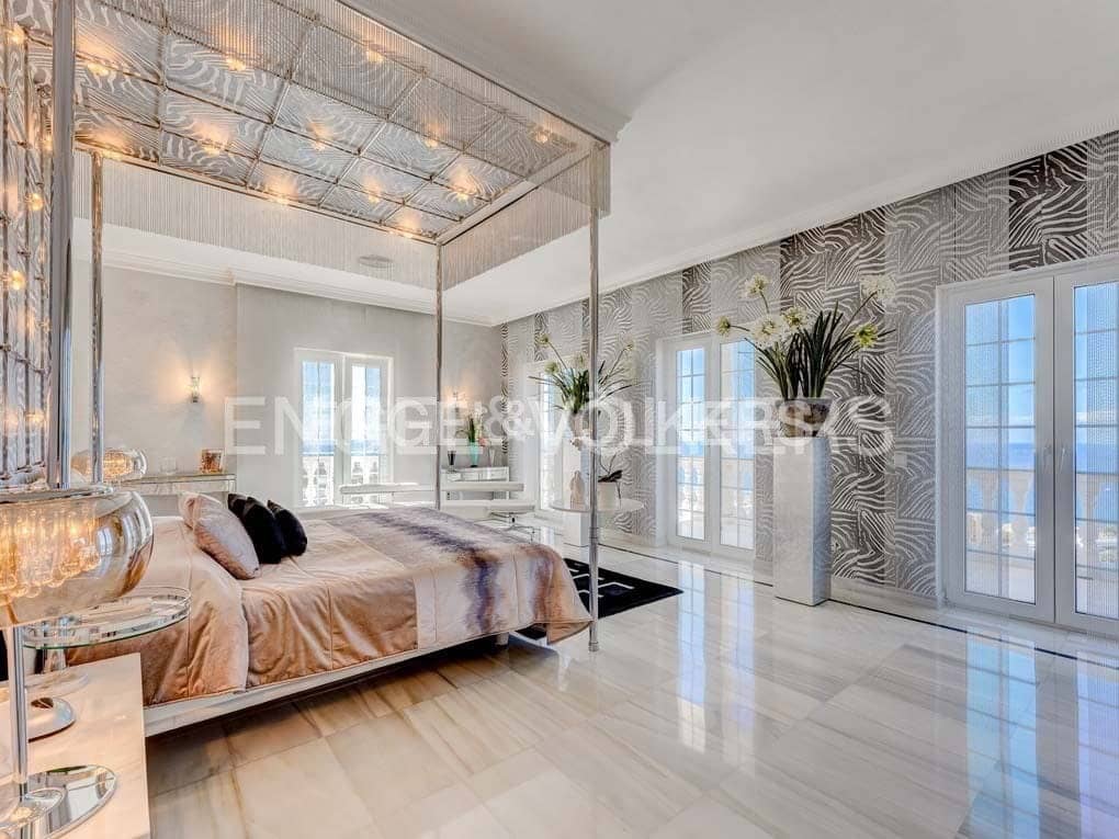 5 slaapkamer Villa te koop in San Eugenio met zwembad garage - € 7.500.000 (Ref: 8699280)