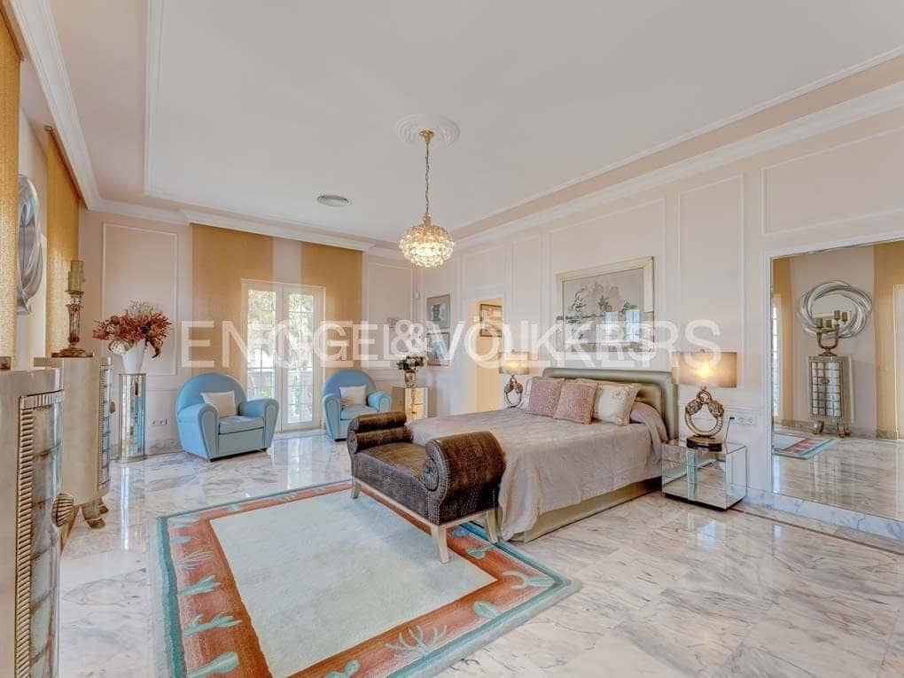 5 slaapkamer Villa te koop in San Eugenio met zwembad garage - € 7.500.000 (Ref: 8699280)