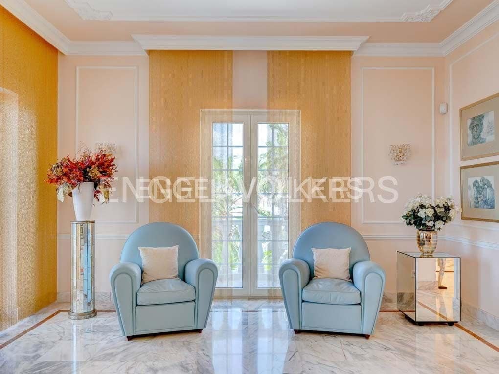 5 slaapkamer Villa te koop in San Eugenio met zwembad garage - € 7.500.000 (Ref: 8699280)