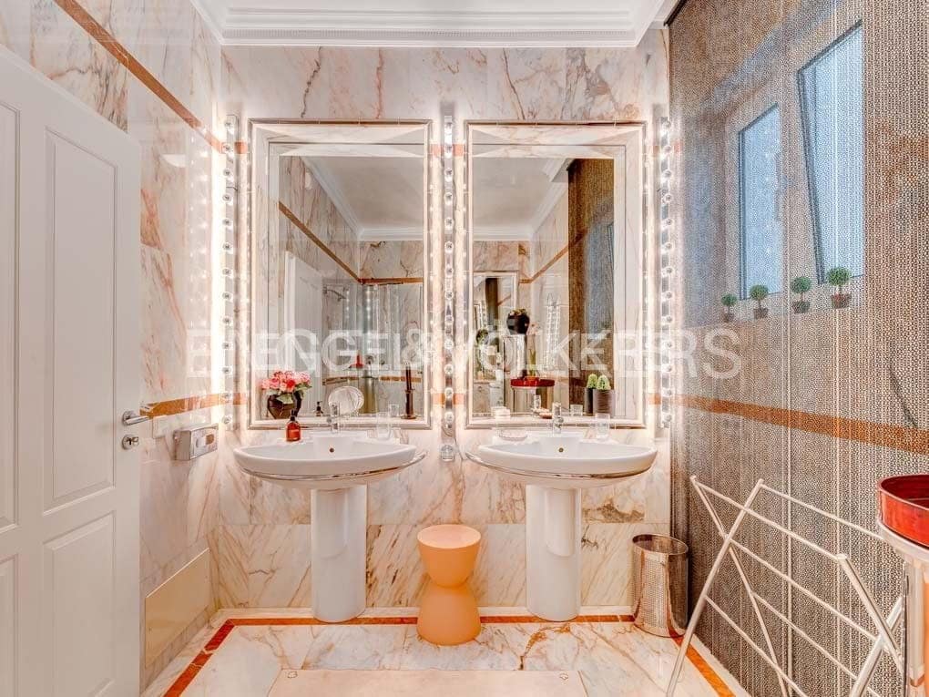 5 slaapkamer Villa te koop in San Eugenio met zwembad garage - € 7.500.000 (Ref: 8699280)