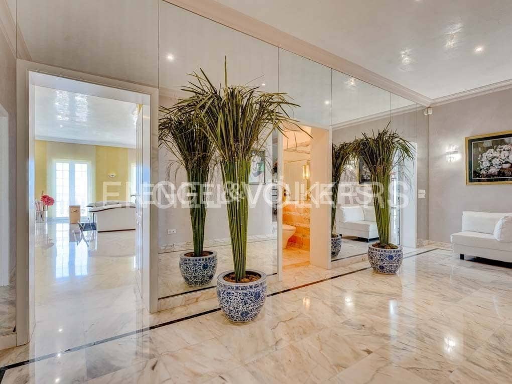 5 slaapkamer Villa te koop in San Eugenio met zwembad garage - € 7.500.000 (Ref: 8699280)