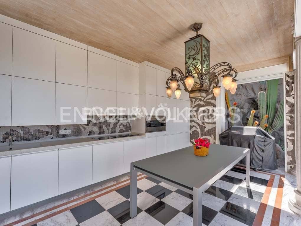 5 slaapkamer Villa te koop in San Eugenio met zwembad garage - € 7.500.000 (Ref: 8699280)