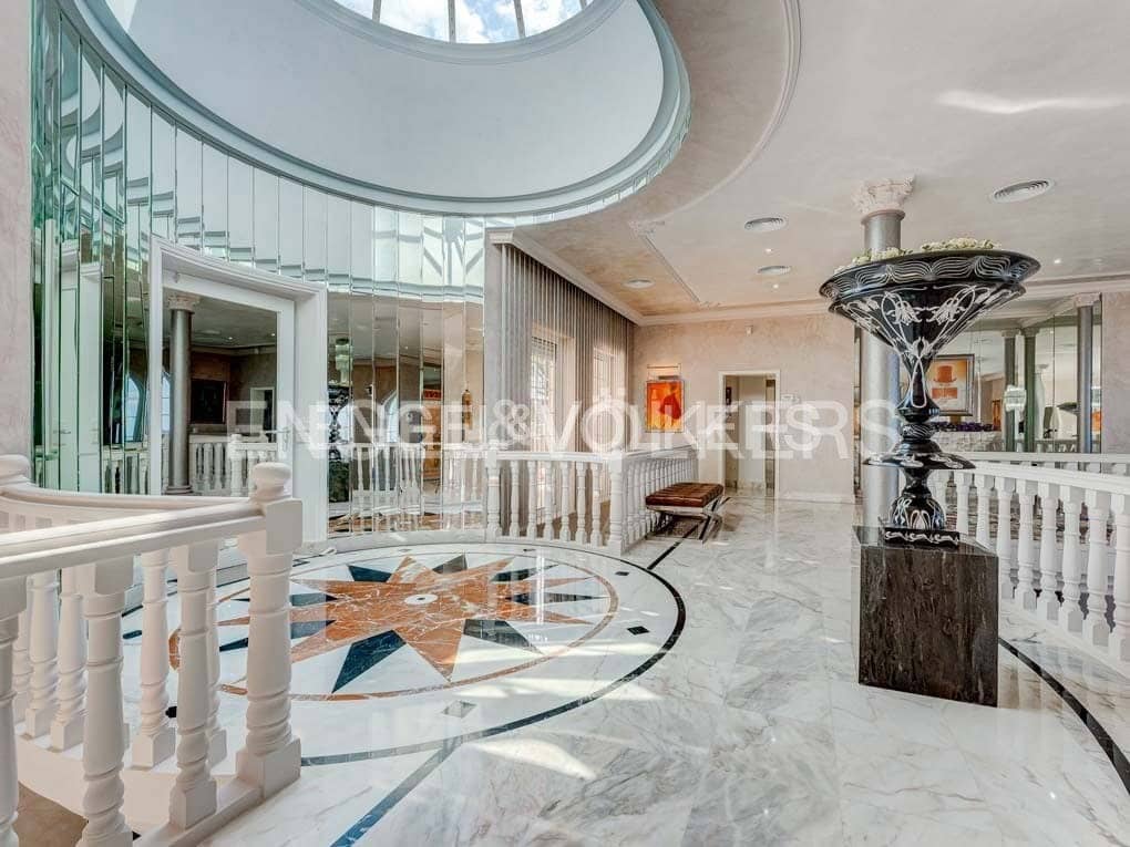 5 slaapkamer Villa te koop in San Eugenio met zwembad garage - € 7.500.000 (Ref: 8699280)