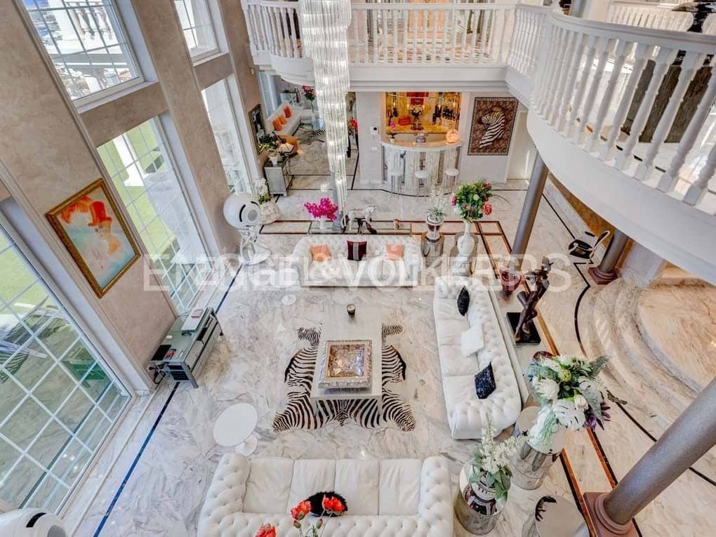 5 slaapkamer Villa te koop in San Eugenio met zwembad garage - € 7.500.000 (Ref: 8699280)