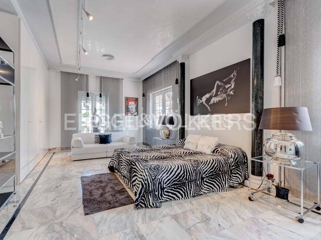 5 slaapkamer Villa te koop in San Eugenio met zwembad garage - € 7.500.000 (Ref: 8699280)