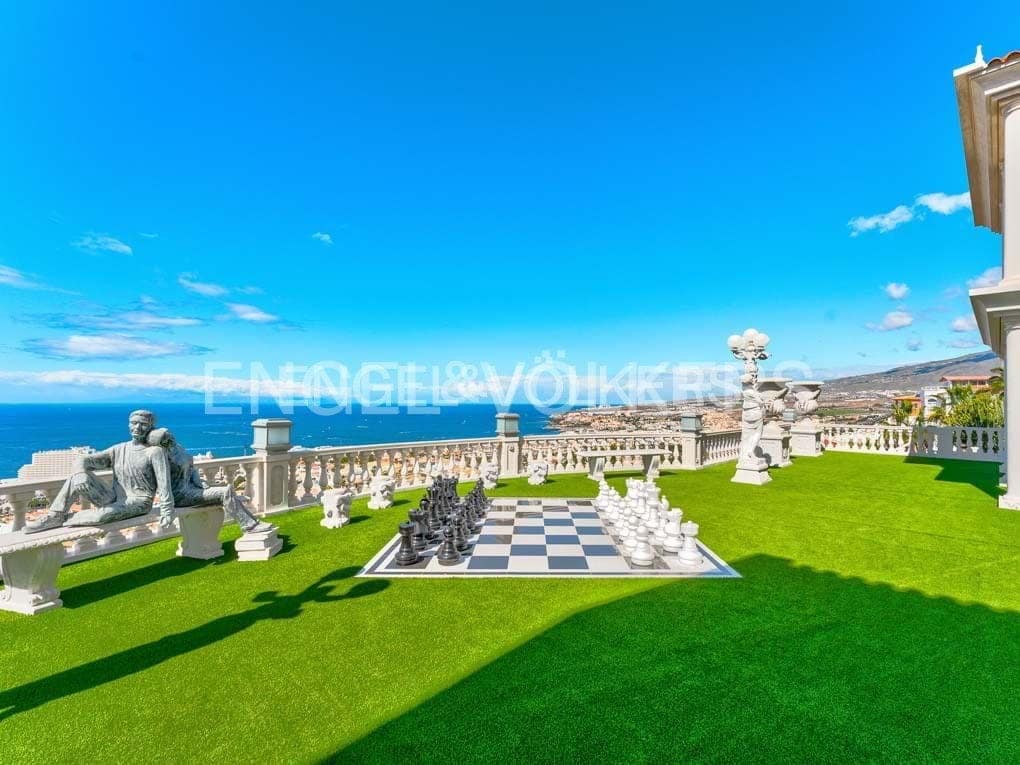 5 slaapkamer Villa te koop in San Eugenio met zwembad garage - € 7.500.000 (Ref: 8699280)