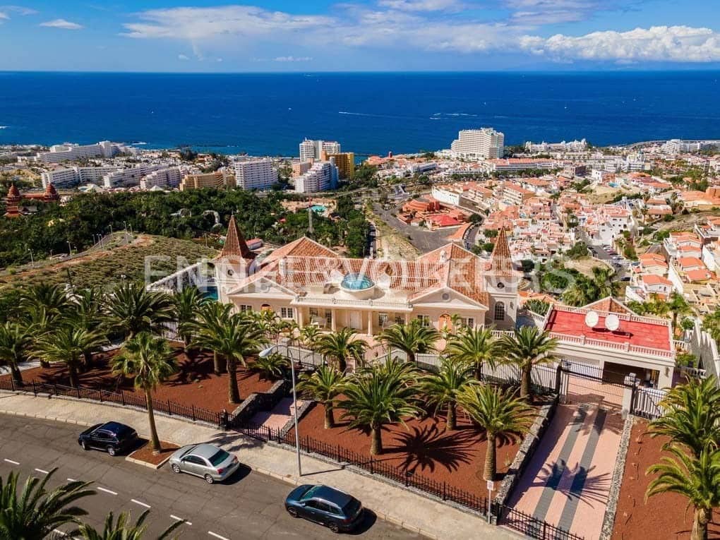 5 slaapkamer Villa te koop in San Eugenio met zwembad garage - € 7.500.000 (Ref: 8699280)