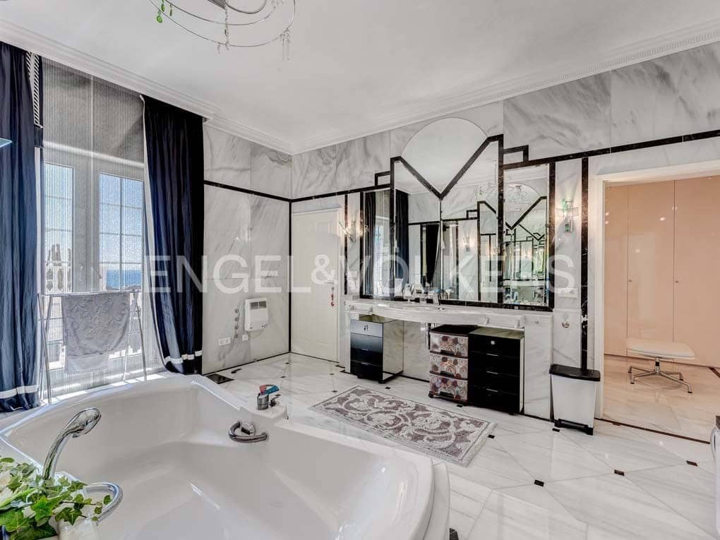 5 soveværelse Villa til salg i San Eugenio med swimmingpool garage - € 7.500.000 (Ref: 8699280)