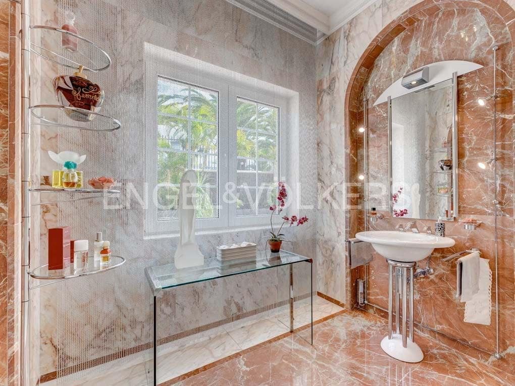 5 soveværelse Villa til salg i San Eugenio med swimmingpool garage - € 7.500.000 (Ref: 8699280)