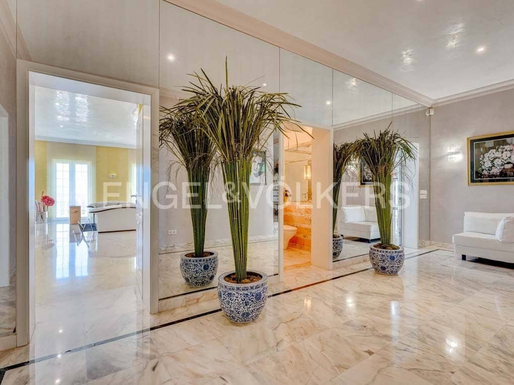 5 soveværelse Villa til salg i San Eugenio med swimmingpool garage - € 7.500.000 (Ref: 8699280)