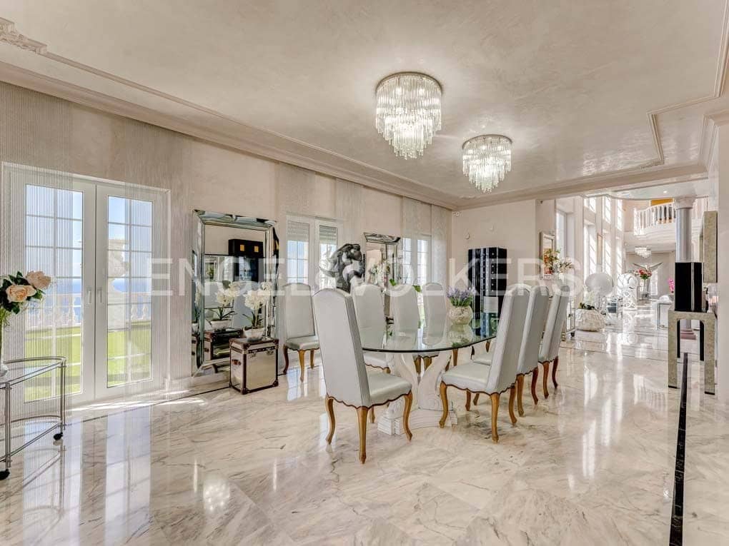 5 soveværelse Villa til salg i San Eugenio med swimmingpool garage - € 7.500.000 (Ref: 8699280)