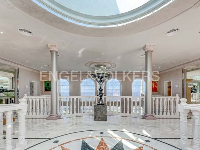 5 bedroom Villa for sale in San Eugenio, Adeje with pool garage - € 7,500,000 (Ref: 8699280)