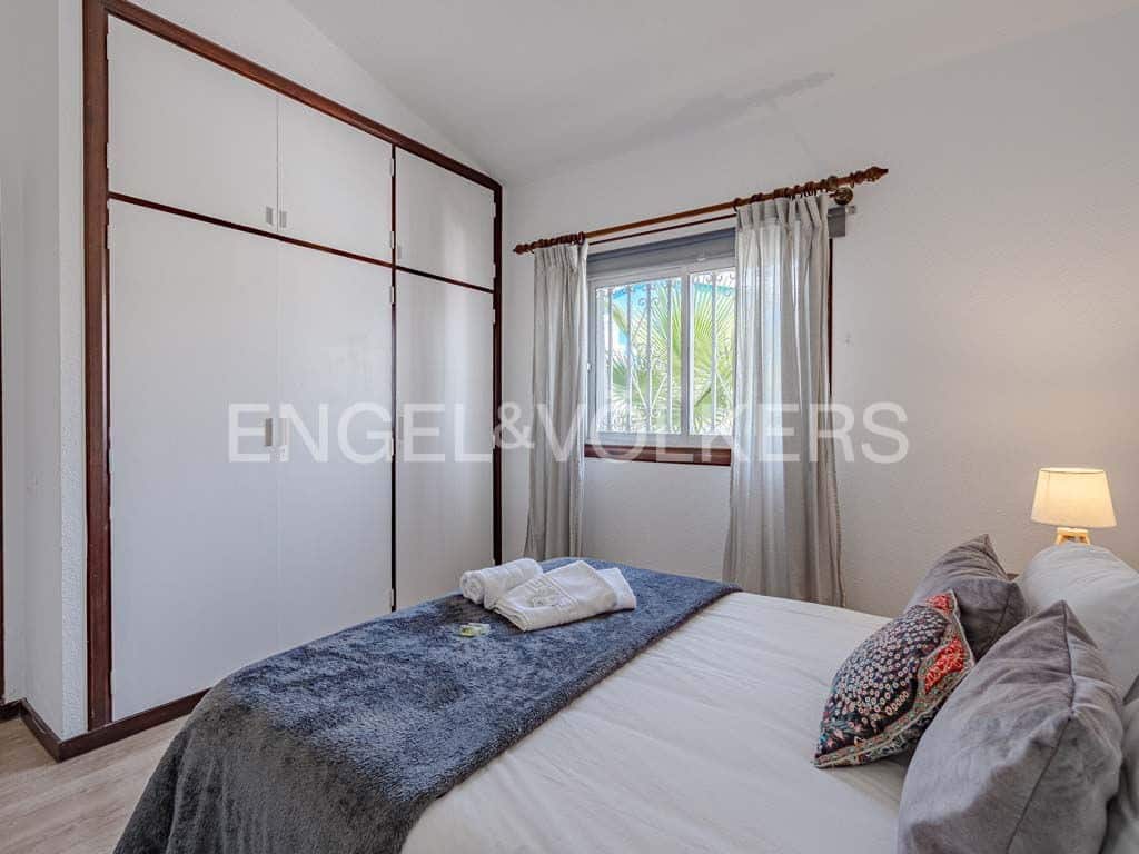 2 soveværelse Villa til salg i San Eugenio med garage - € 700.000 (Ref: 8765555)