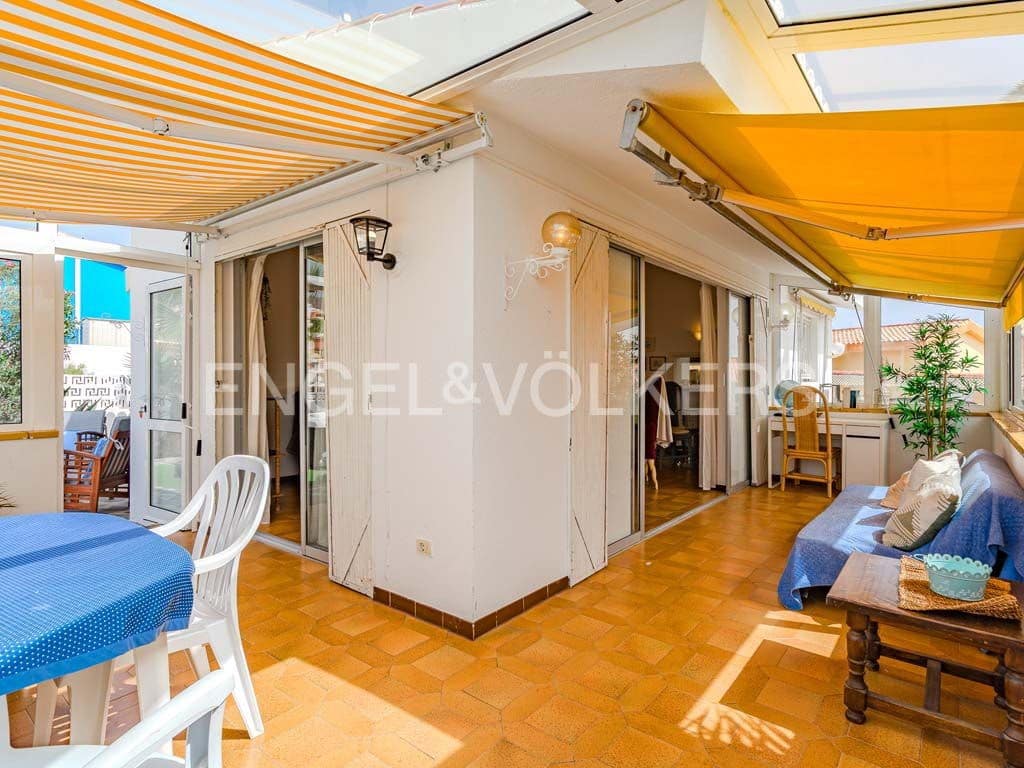 2 soveværelse Villa til salg i San Eugenio med garage - € 700.000 (Ref: 8765555)