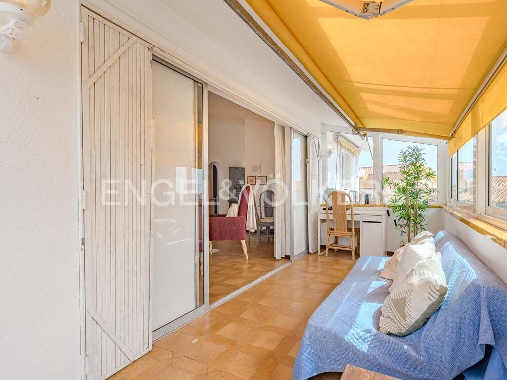 2 soveværelse Villa til salg i San Eugenio med garage - € 700.000 (Ref: 8765555)