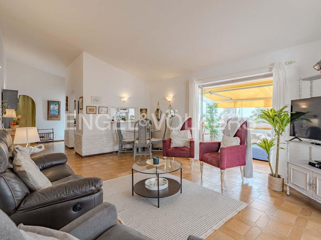 2 soveværelse Villa til salg i San Eugenio med garage - € 700.000 (Ref: 8765555)