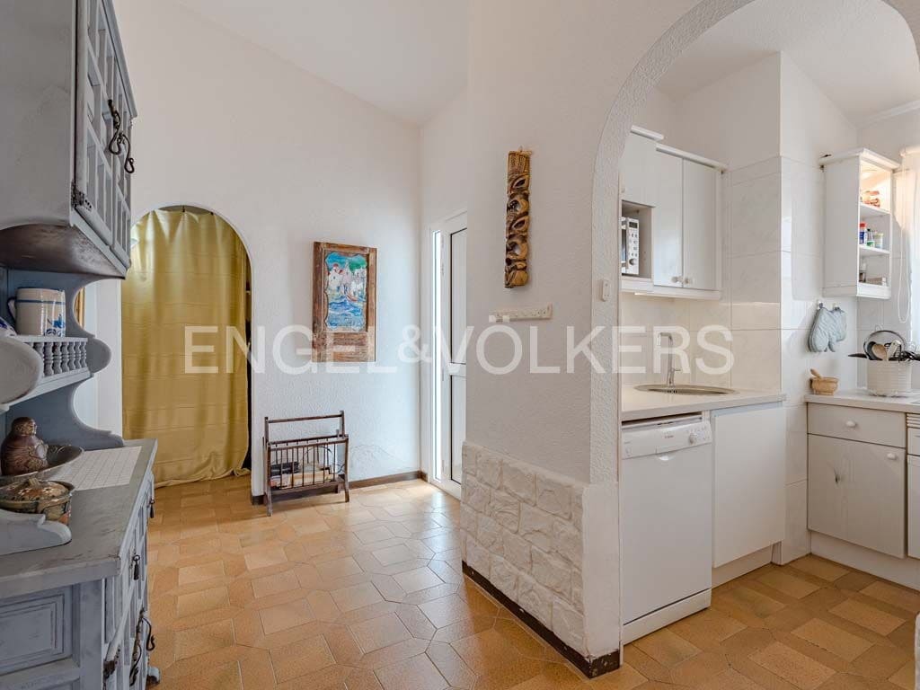 2 soveværelse Villa til salg i San Eugenio med garage - € 700.000 (Ref: 8765555)