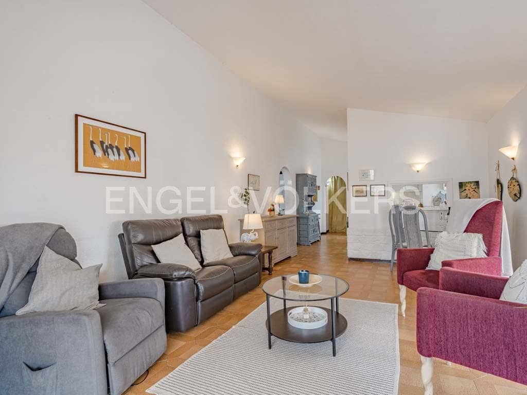 2 soveværelse Villa til salg i San Eugenio med garage - € 700.000 (Ref: 8765555)