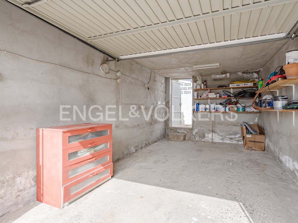 2 soveværelse Villa til salg i San Eugenio med garage - € 700.000 (Ref: 8765555)