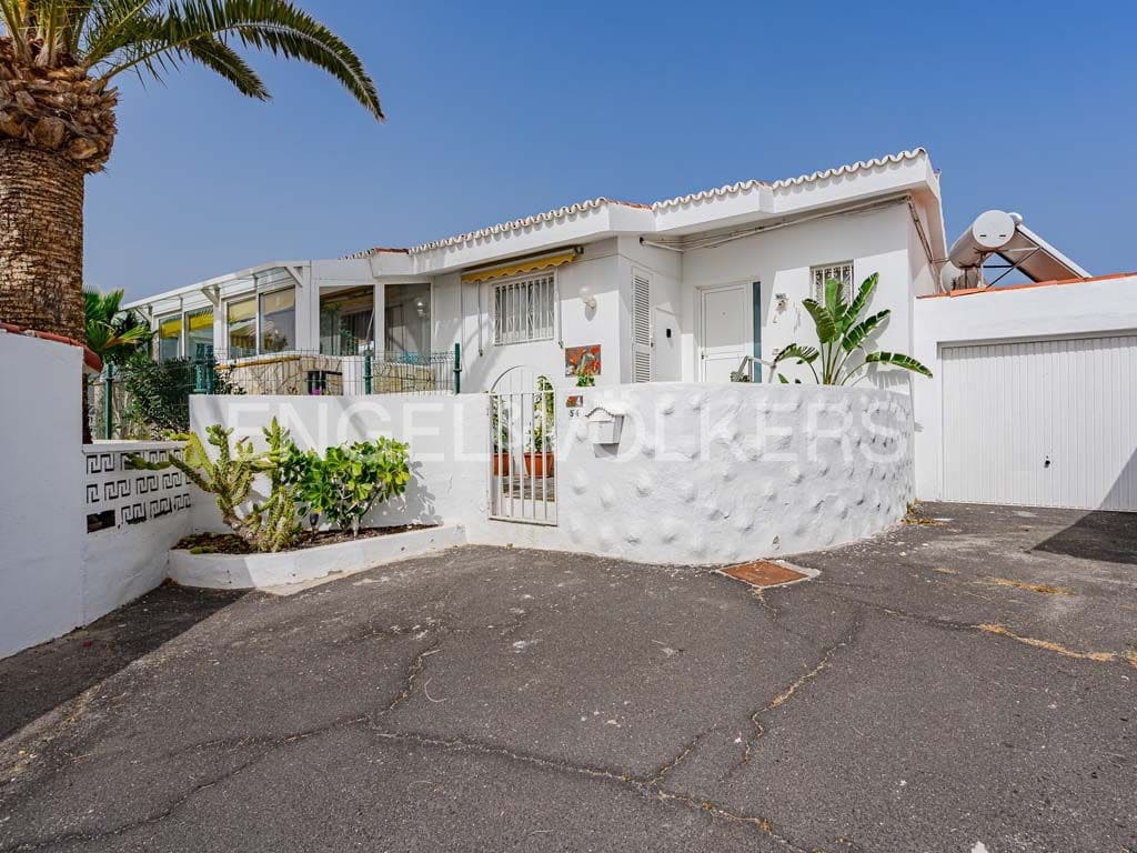 2 soveværelse Villa til salg i San Eugenio med garage - € 700.000 (Ref: 8765555)