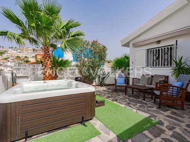 Chalet de 2 habitaciones en San Eugenio, Adeje en venta con garaje - 700.000 € (Ref: 8765555)