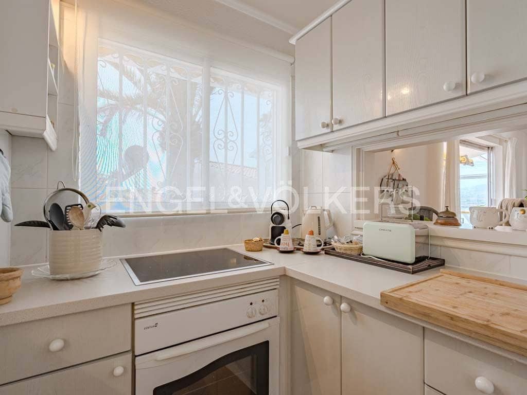 2 soveværelse Villa til salg i San Eugenio med garage - € 700.000 (Ref: 8765555)