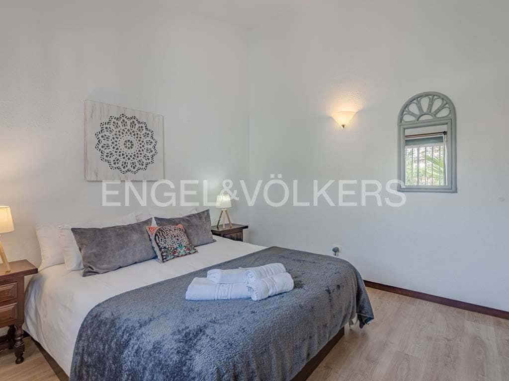 2 soveværelse Villa til salg i San Eugenio med garage - € 700.000 (Ref: 8765555)