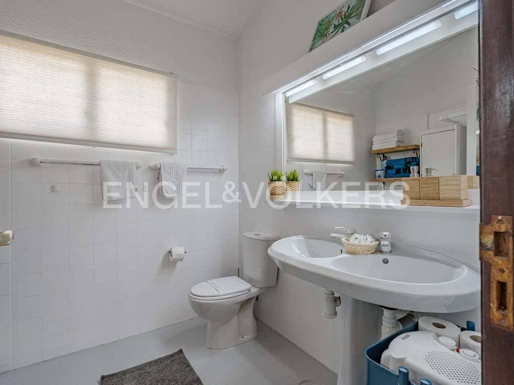 2 soveværelse Villa til salg i San Eugenio med garage - € 700.000 (Ref: 8765555)