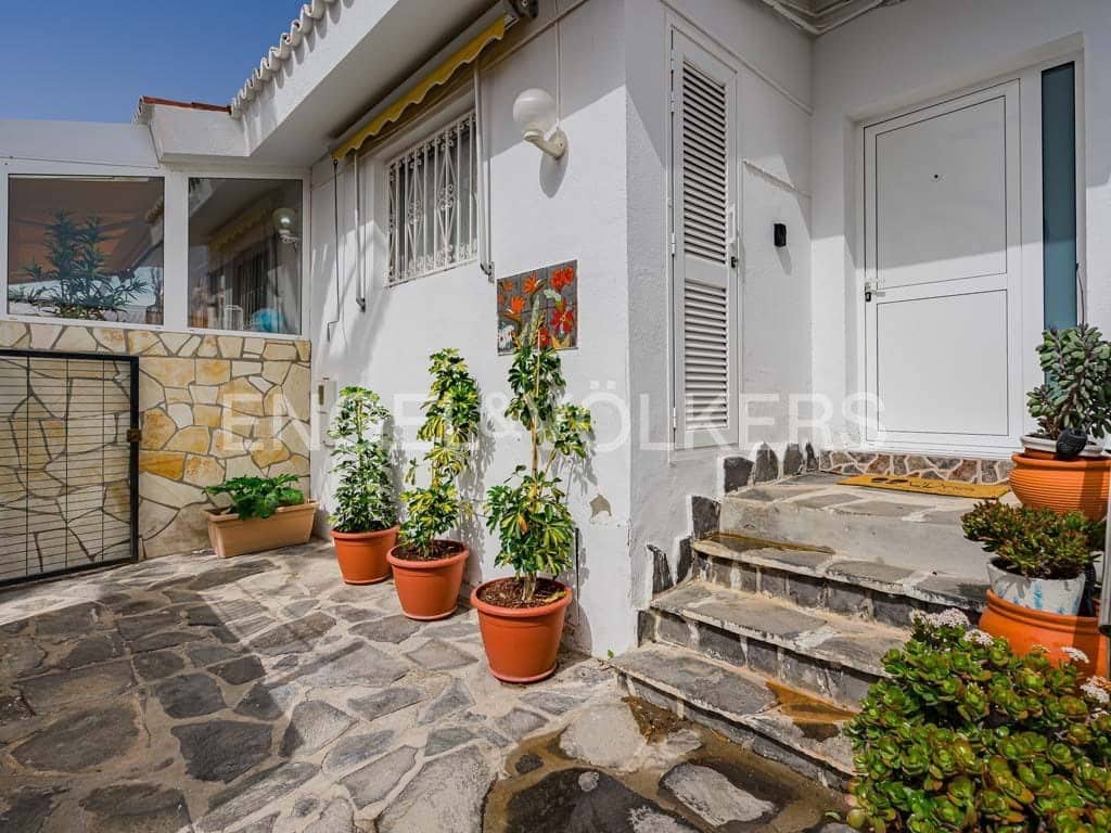 2 soveværelse Villa til salg i San Eugenio med garage - € 700.000 (Ref: 8765555)