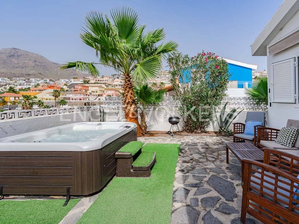 2 soveværelse Villa til salg i San Eugenio med garage - € 700.000 (Ref: 8765555)