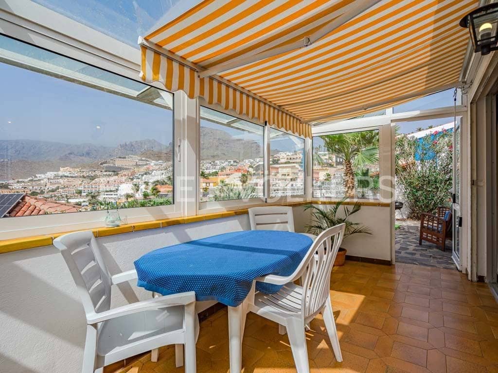 2 soveværelse Villa til salg i San Eugenio med garage - € 700.000 (Ref: 8765555)