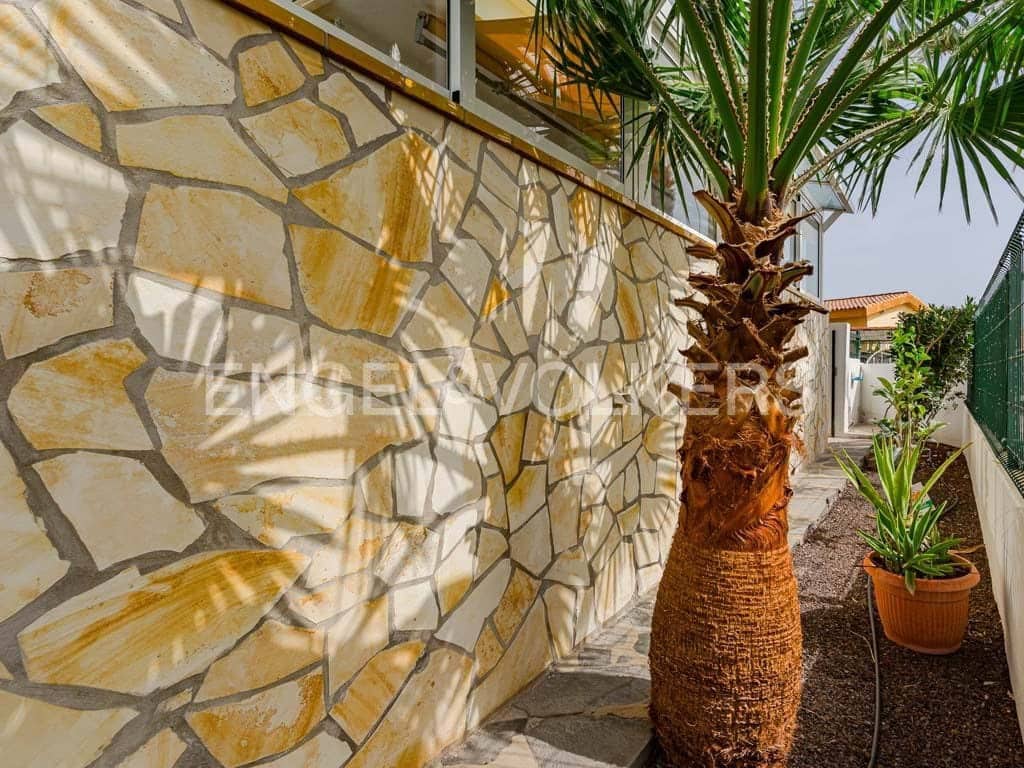 2 soveværelse Villa til salg i San Eugenio med garage - € 700.000 (Ref: 8765555)