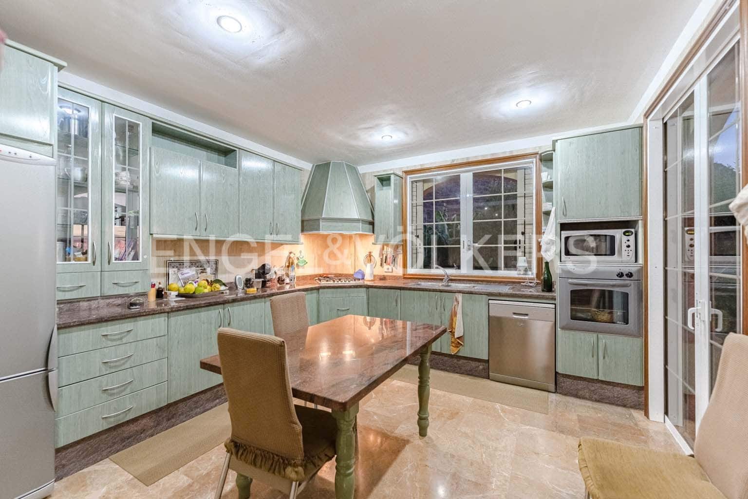 4 soveværelse Villa til salg i Los Gigantes med garage - € 1.400.000 (Ref: 8781944)