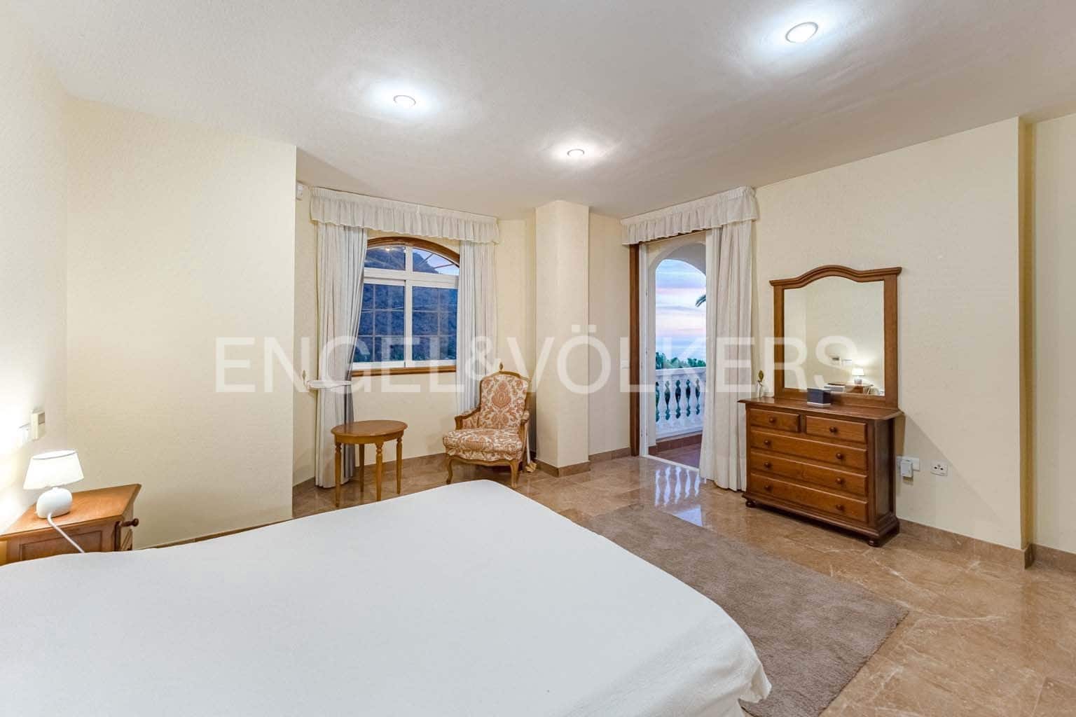 4 soveværelse Villa til salg i Los Gigantes med garage - € 1.400.000 (Ref: 8781944)