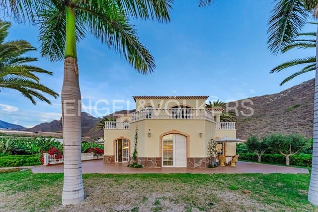 4 soveværelse Villa til salg i Los Gigantes, Santiago del Teide med garage - € 1.400.000 (Ref: 8781944)