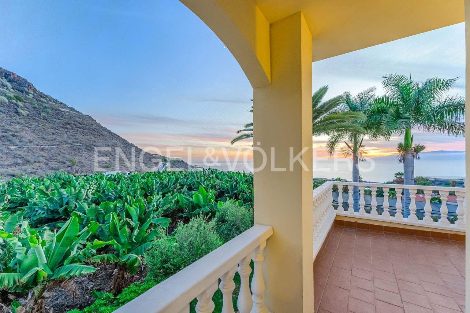 4 soveværelse Villa til salg i Los Gigantes med garage - € 1.400.000 (Ref: 8781944)