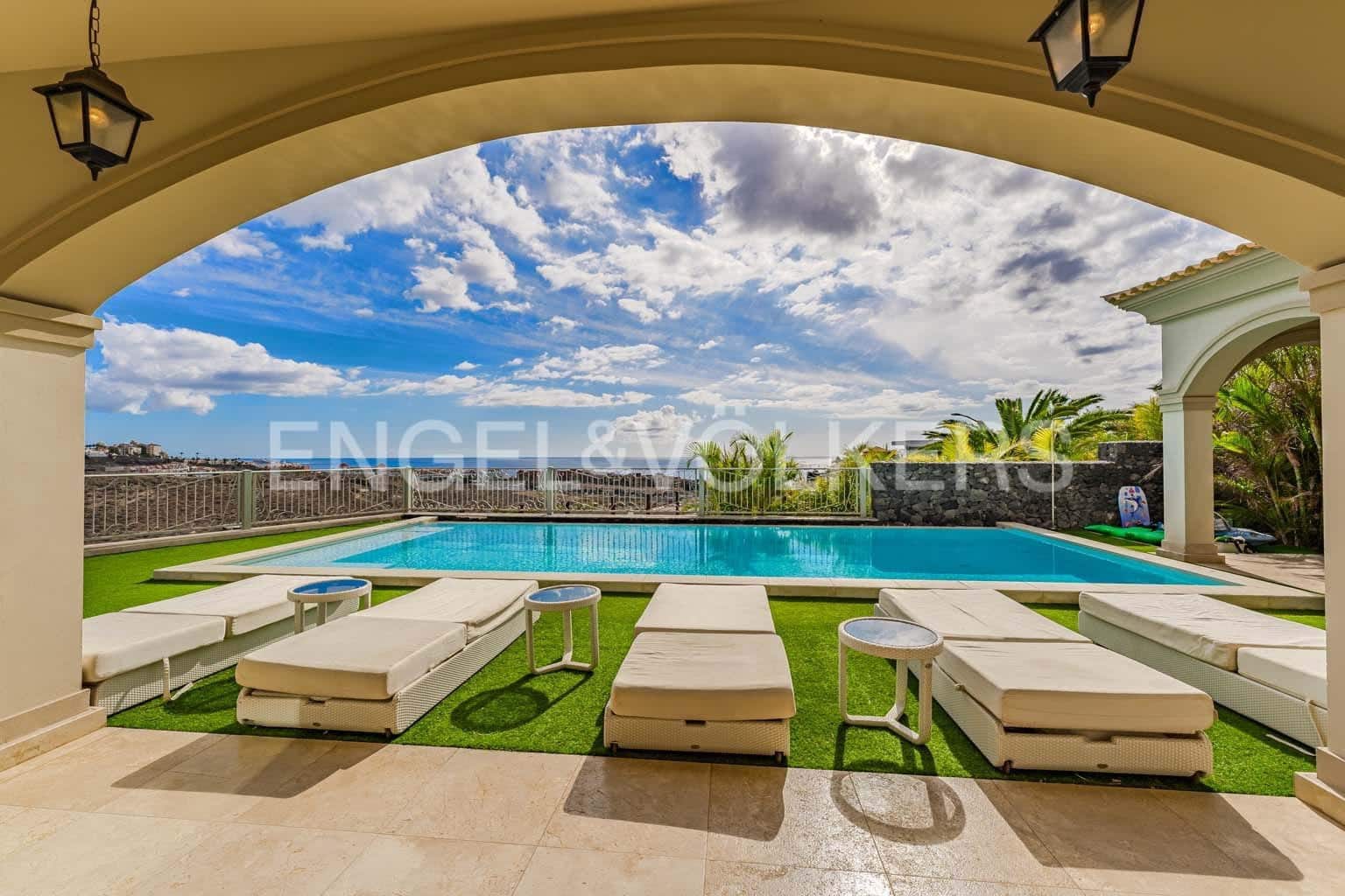 7 soveværelse Villa til salg i Costa Adeje med swimmingpool garage - € 5.950.000 (Ref: 8820541)